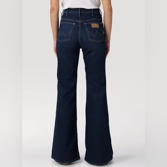 Wrangler wanderer 622 high rise flare size 26 - Picture 2 of 9